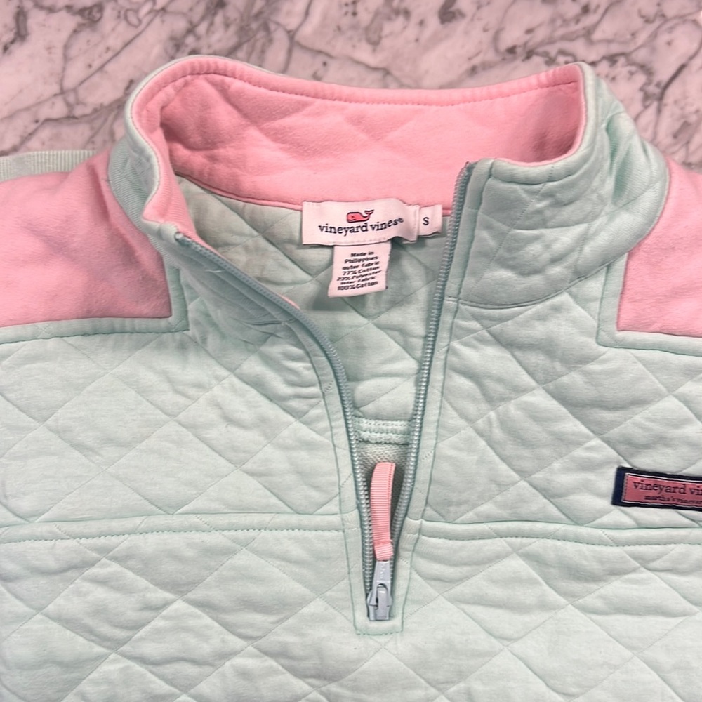 Gently used vineyard vines quilted quarter zip. Woman’s small